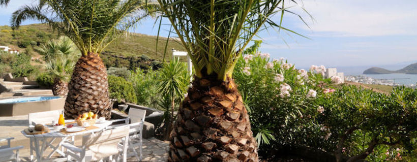 Kymothoi Rooms & Pool Bar