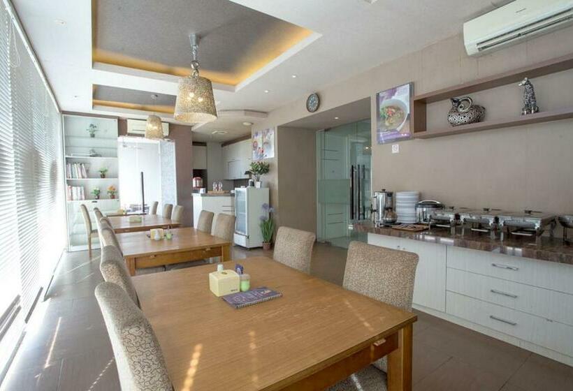 Life Emerald Hotel Surabaya