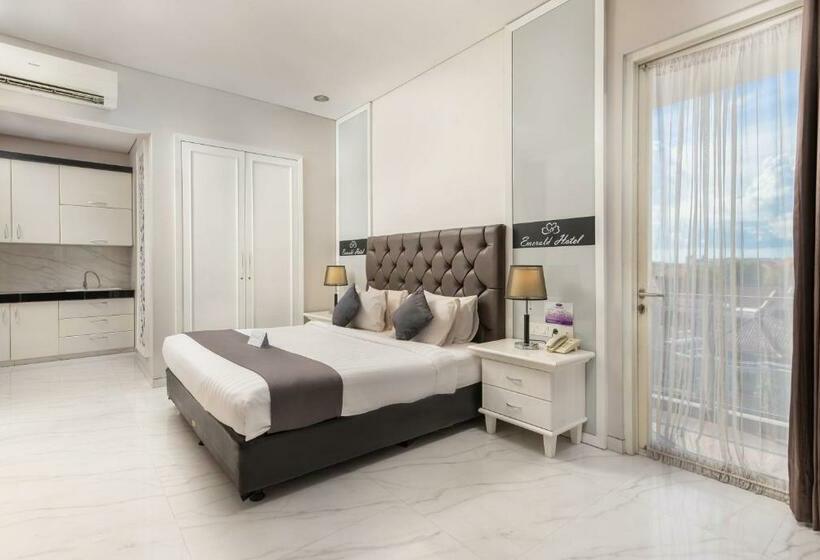 Life Emerald Hotel Surabaya