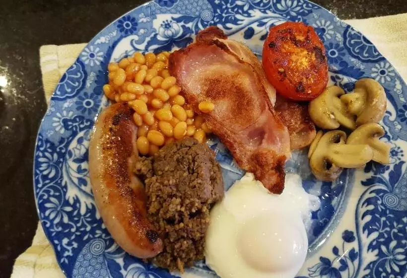 تختخواب و صبحانه Cruachan House