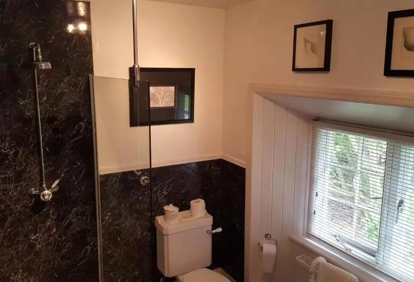 تختخواب و صبحانه Cruachan House