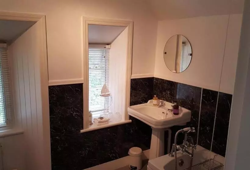 تختخواب و صبحانه Cruachan House