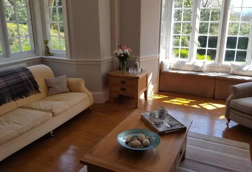 تختخواب و صبحانه Cruachan House