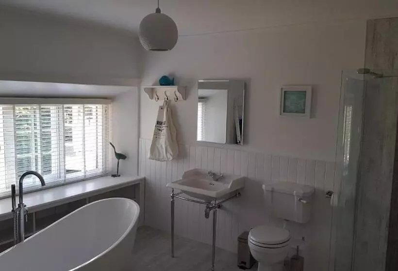 تختخواب و صبحانه Cruachan House