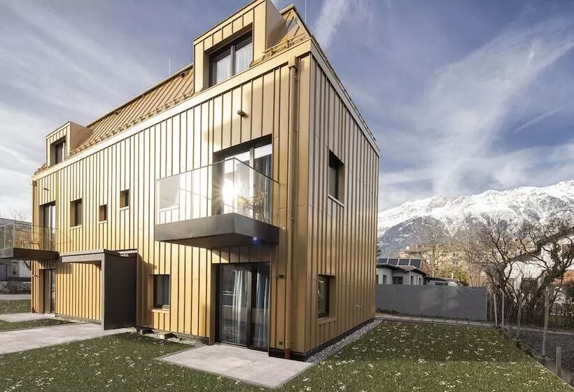 Blackhome Innsbruck City East I Contactless Check In