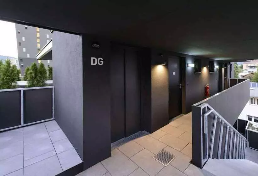 Blackhome Innsbruck City East I Contactless Check In