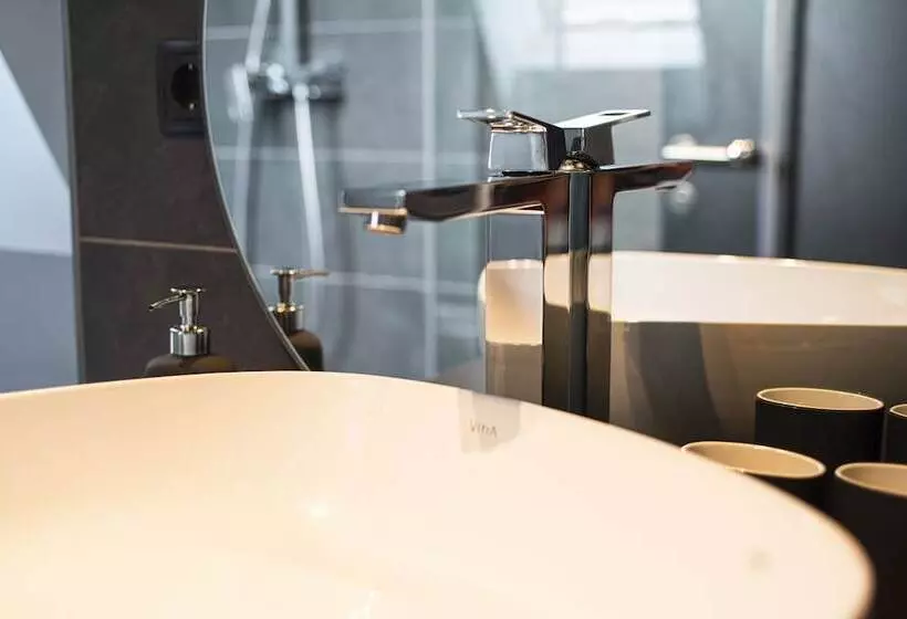 Blackhome Innsbruck City East I Contactless Check In
