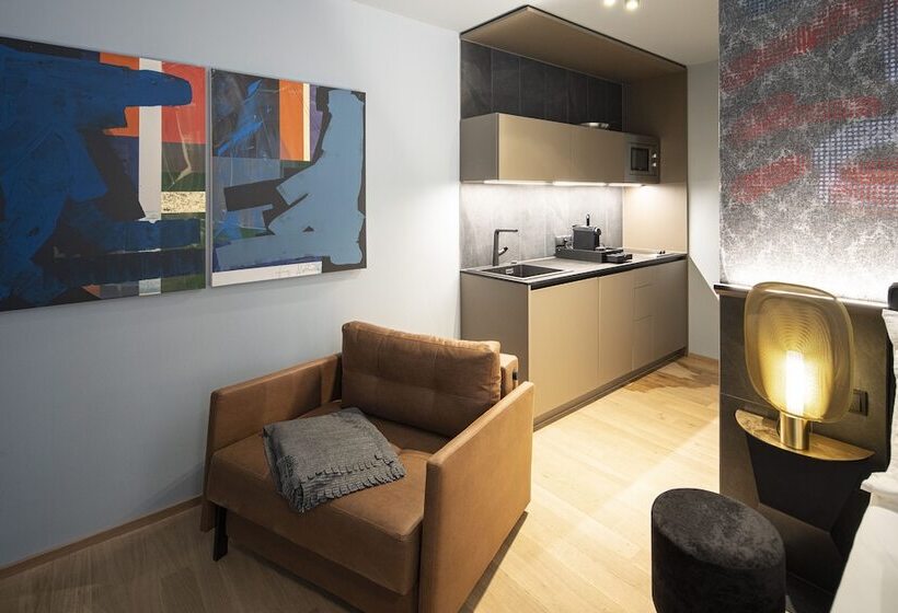 Blackhome Innsbruck City East I Contactless Check In