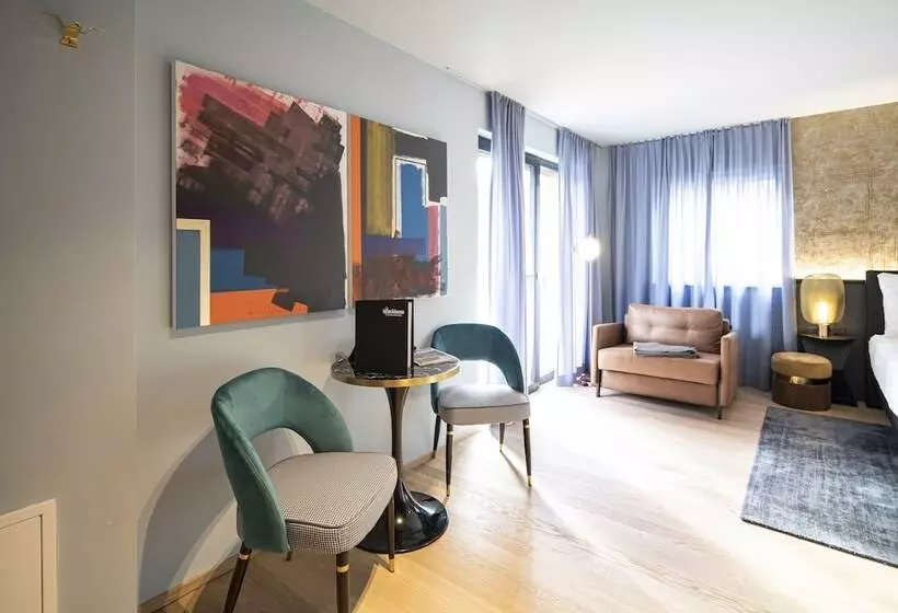 Blackhome Innsbruck City East I Contactless Check In