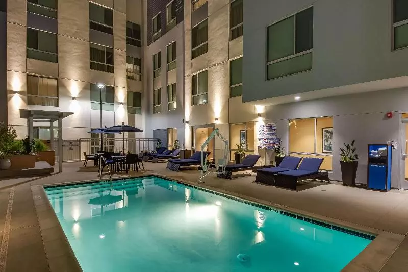 Hotelli Hampton Inn & Suites Los Angeles Glendale
