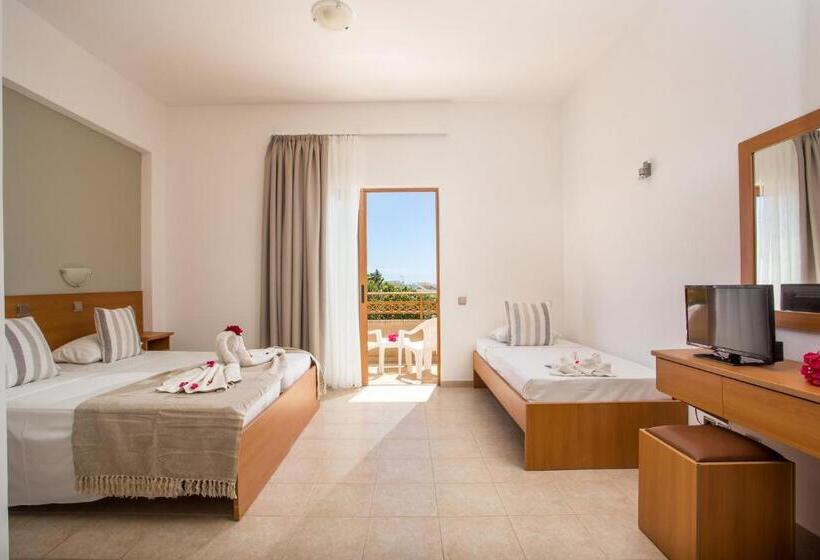 בית מלון כפרי Ledras Beach