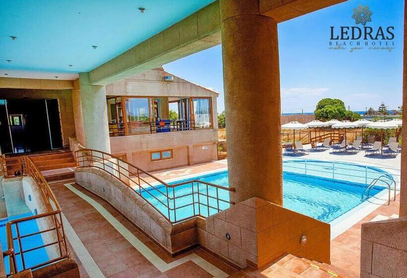 בית מלון כפרי Ledras Beach