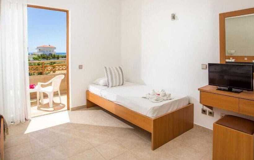 בית מלון כפרי Ledras Beach