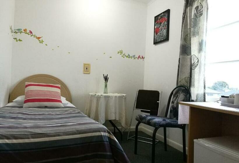 Rainbow Motel & Guest House