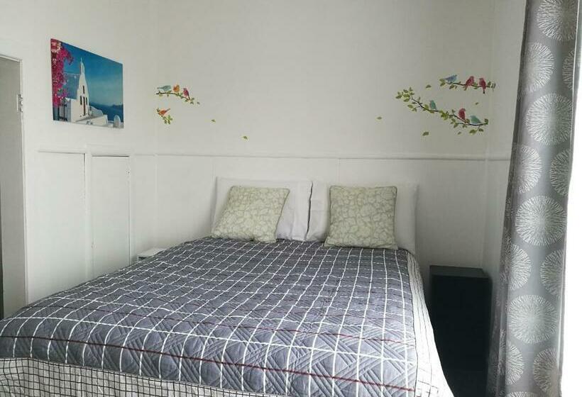 Rainbow Motel & Guest House