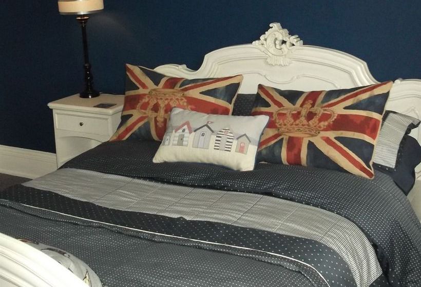 Holly House Bed & Breakfast & Apartments