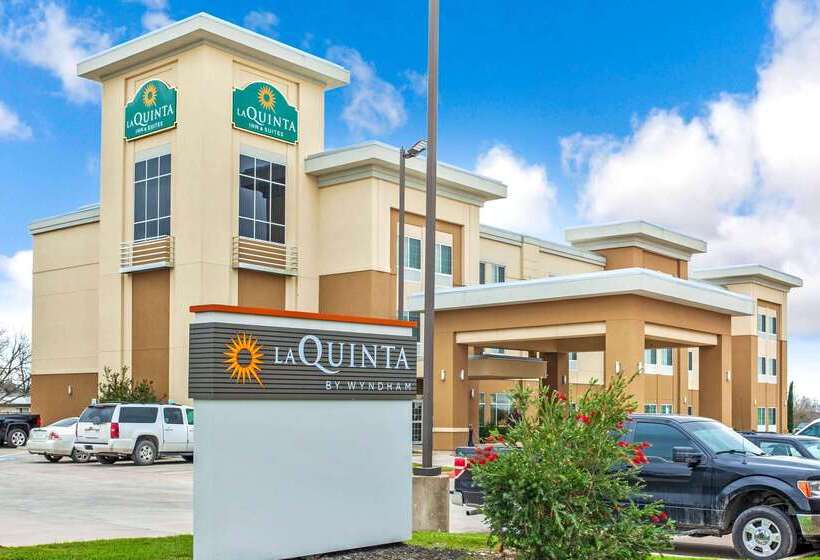 Отель La Quinta By Wyndham Gonzales Tx