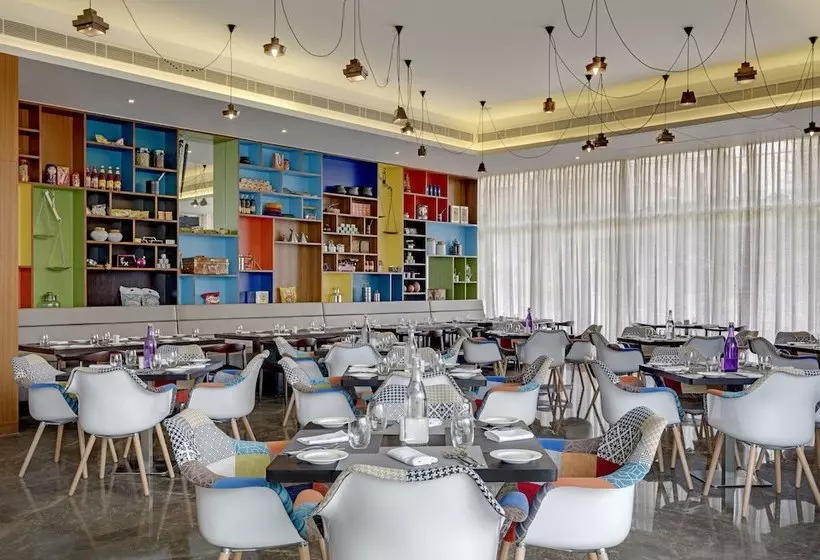 ホテル Zone By The Park Raipur