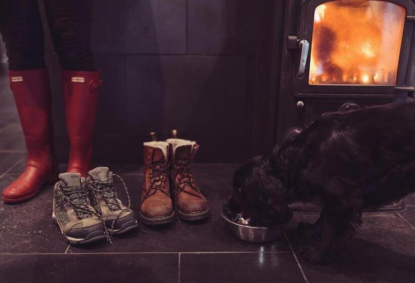 Longlands Inn & Cottages