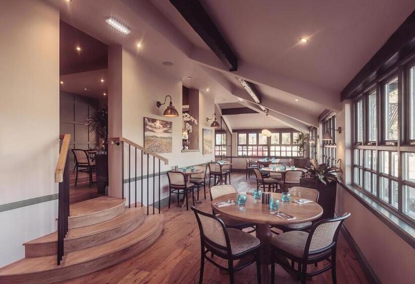 Longlands Inn & Cottages