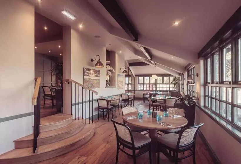 Longlands Inn & Cottages