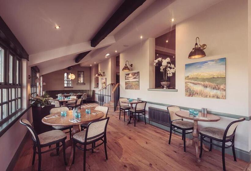 Longlands Inn & Cottages