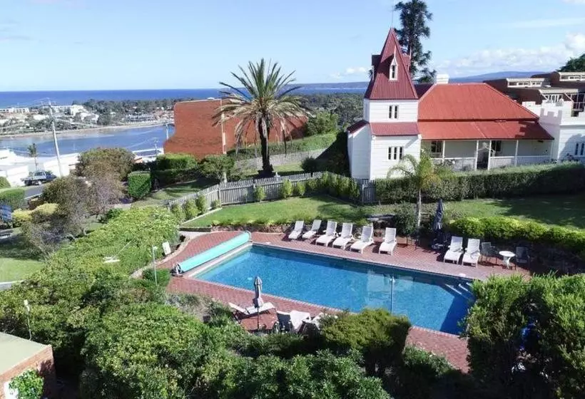 Pacific Heights Holiday Apartments & Munn S Tower House