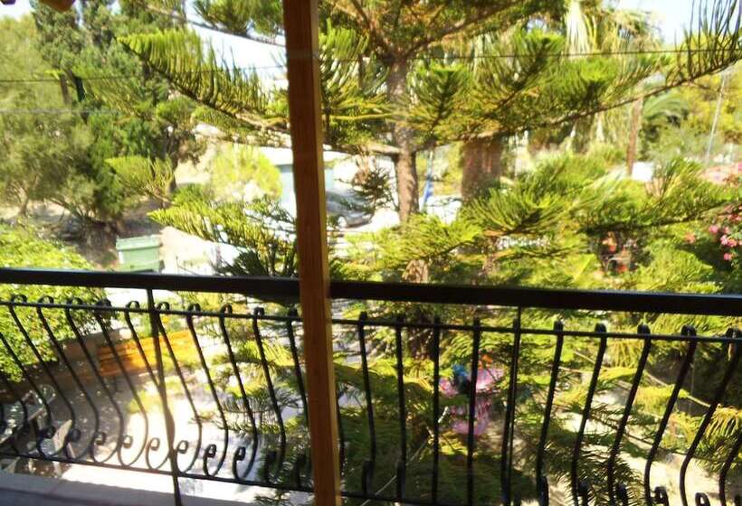 Villa Xenos Studios & Apartments