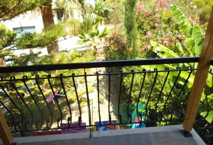 Villa Xenos Studios & Apartments