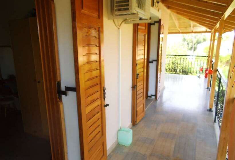 Villa Xenos Studios & Apartments