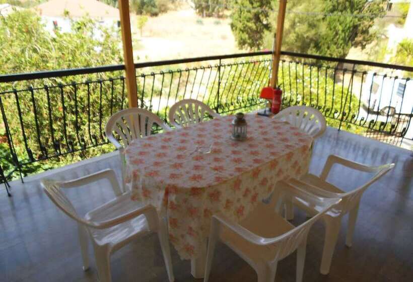 Villa Xenos Studios & Apartments