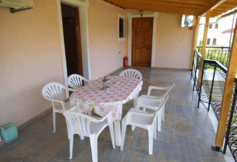 Villa Xenos Studios & Apartments