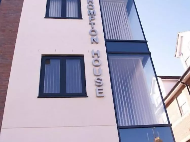 Crompton House Apartments