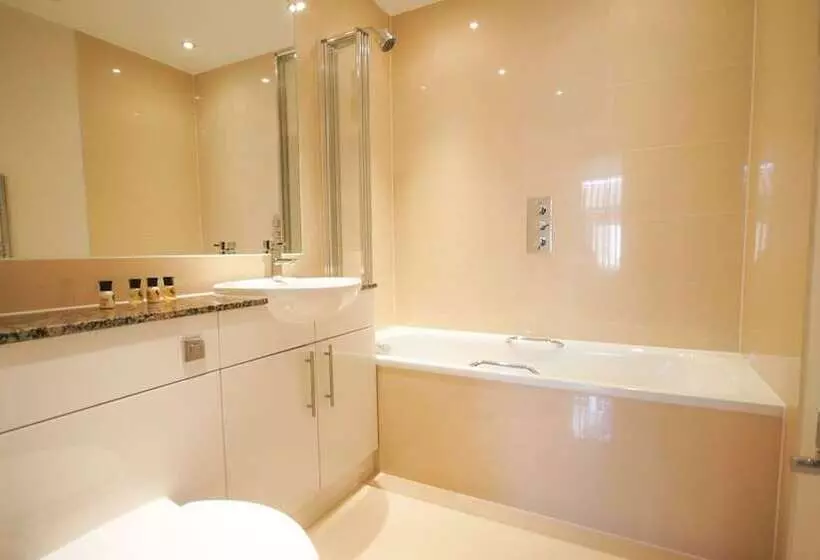 Crompton House Apartments