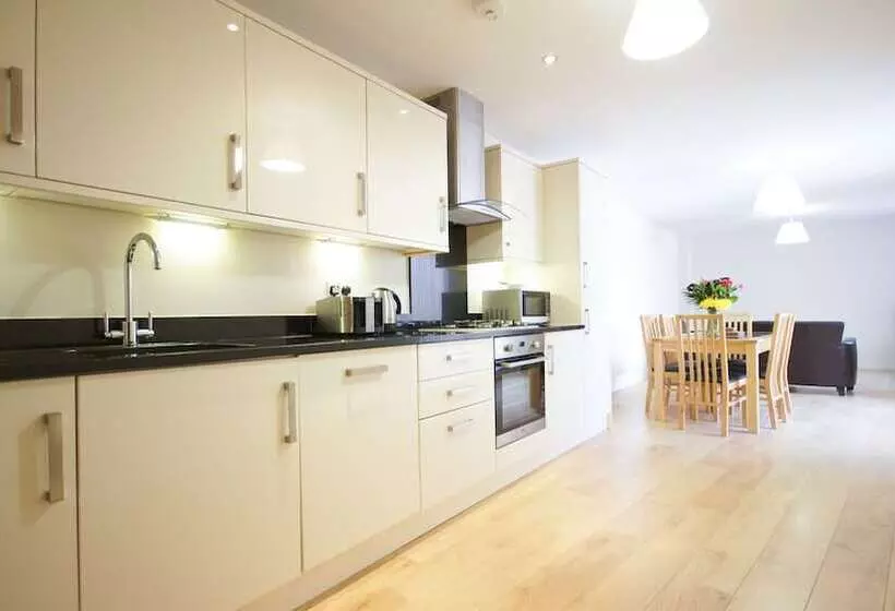 Crompton House Apartments
