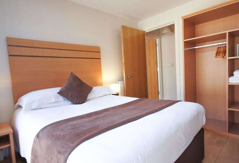 Crompton House Apartments