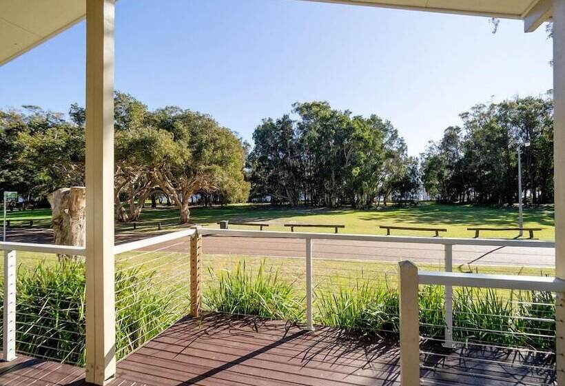 Отель Budgewoi Holiday Park