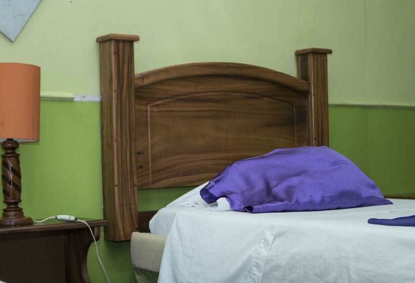 هتل Caribbean Paradise Eco Lodge