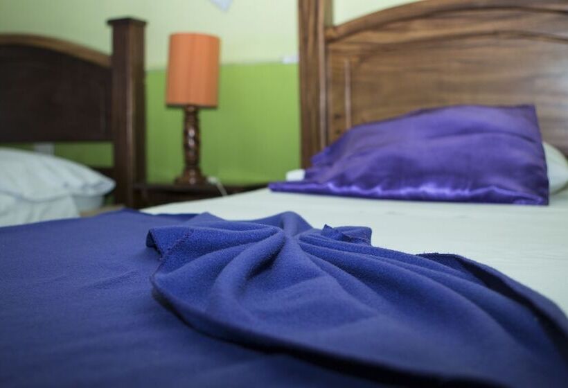 هتل Caribbean Paradise Eco Lodge