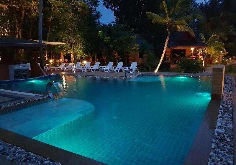 فندق Lanta Pearl Beach Resort