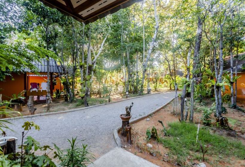 فندق Lanta Pearl Beach Resort