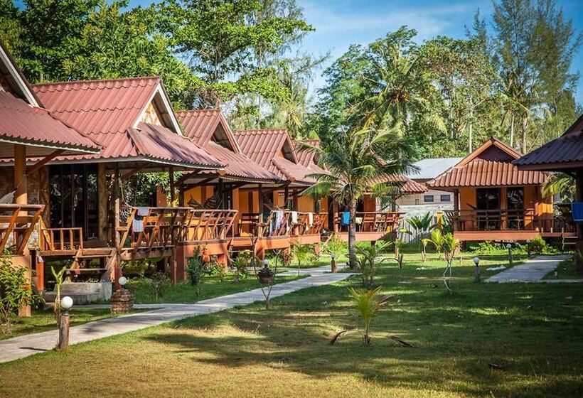 فندق Lanta Pearl Beach Resort