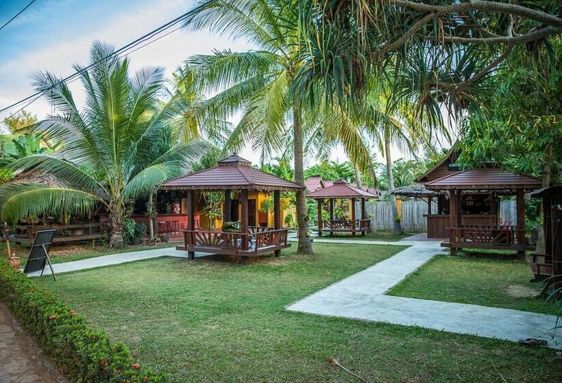 فندق Lanta Pearl Beach Resort