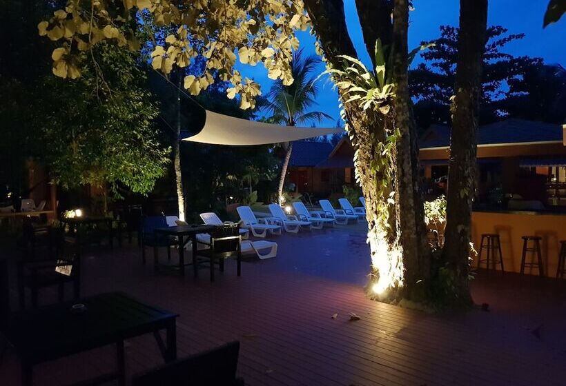 فندق Lanta Pearl Beach Resort