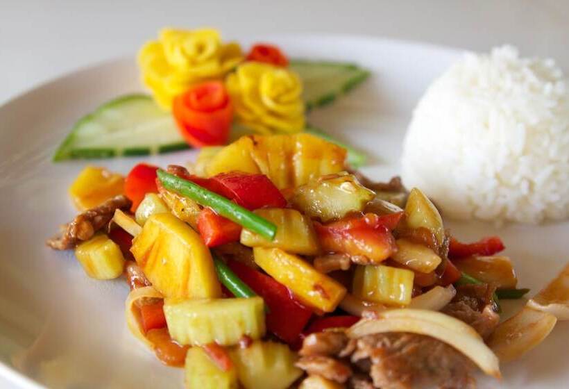 فندق Lanta Pearl Beach Resort