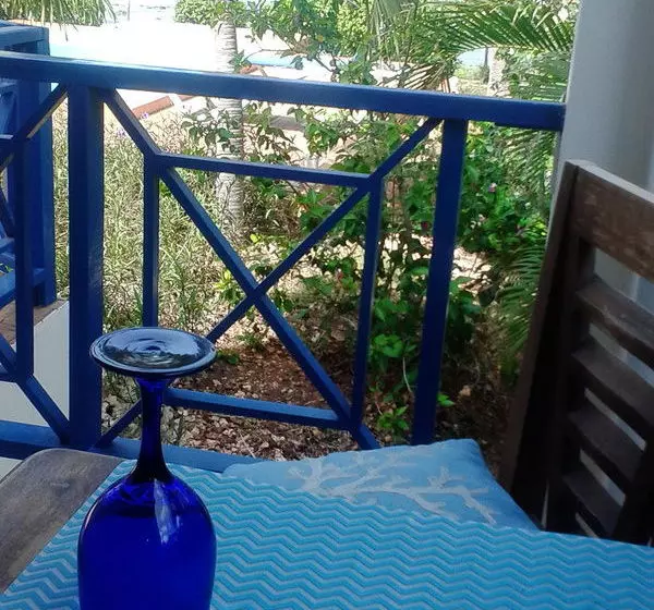 استراحتگاه Marblue Villa Suites