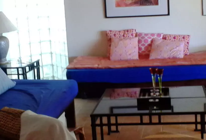 استراحتگاه Marblue Villa Suites