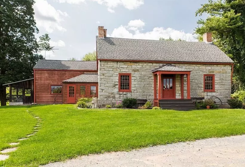 ベッドアンドブレックファースト 1735 Stone Farmhouse