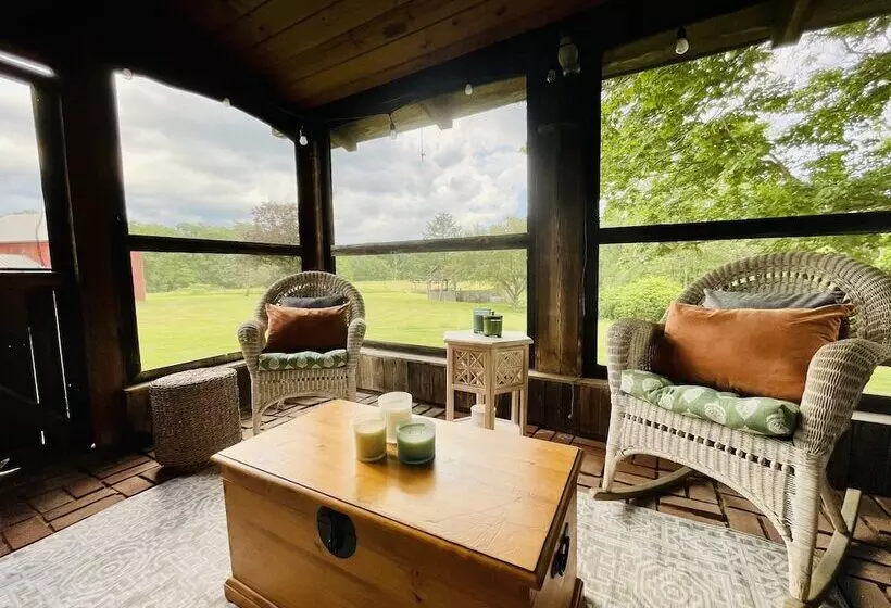 ベッドアンドブレックファースト 1735 Stone Farmhouse