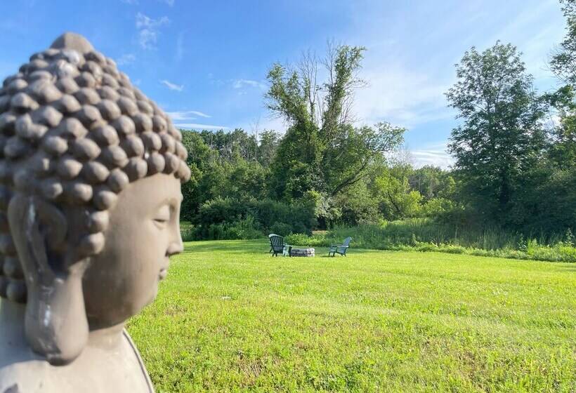 مبيت وإفطار 1735 Stone Farmhouse